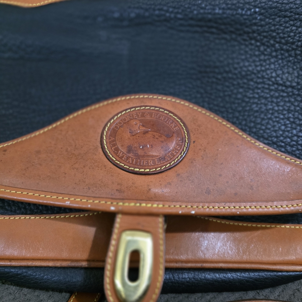 Dooney And Bourke Vintage Letter Carrier Crossbody All Weather Leather - Picture 2 of 5